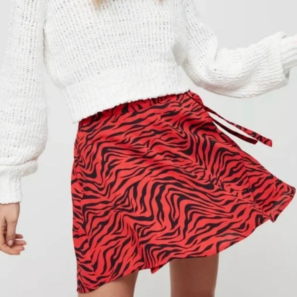 Aritzia Sunday Best wraparound lined skirt black & red animal tiger zebra print - Picture 1 of 11